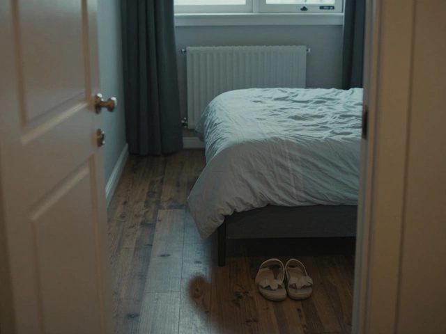 Расположение кровати в спальне: можно ли ставить ноги к двери?